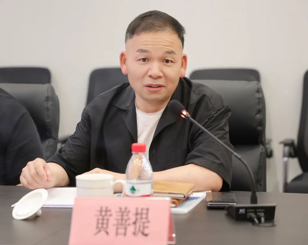 陆峰对工商联界别委员表达了深切关怀与期望.