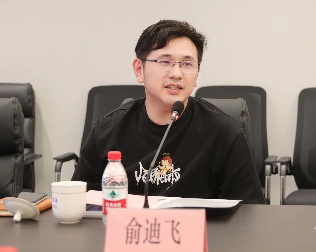 陆峰对工商联界别委员表达了深切关怀与期望.