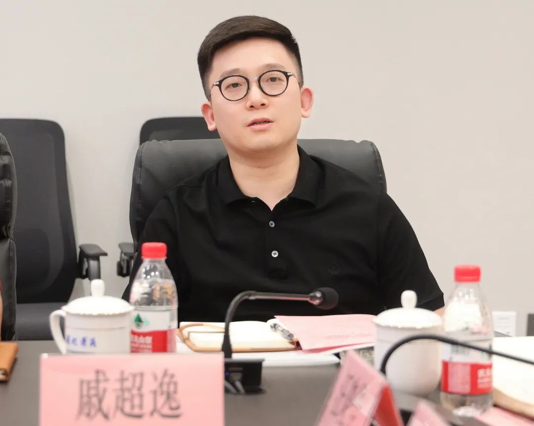 陆峰对工商联界别委员表达了深切关怀与期望.