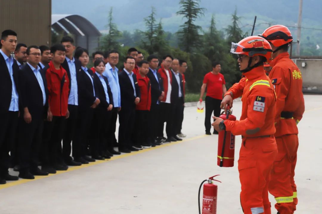 不要让孩子下河玩水……"5月14日,该支队联合武都区东江镇政府工作