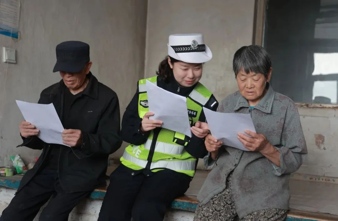 春耕农忙如火如荼,镇赉交巡警"一老一小"守护进行时 | 春季行动