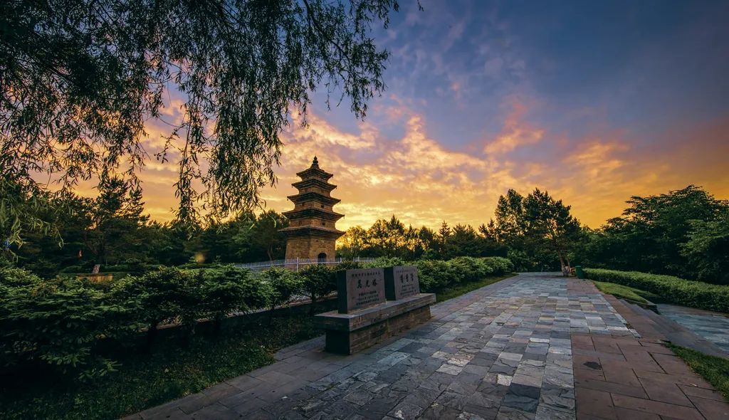 咔嚓!来看光影下的长白县城