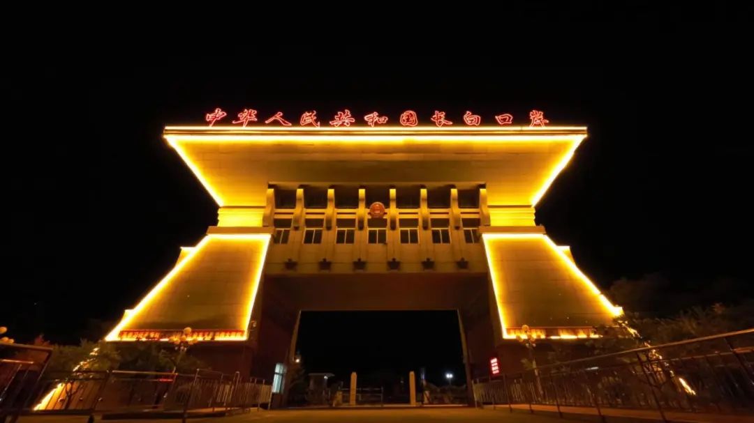 咔嚓!来看光影下的长白县城