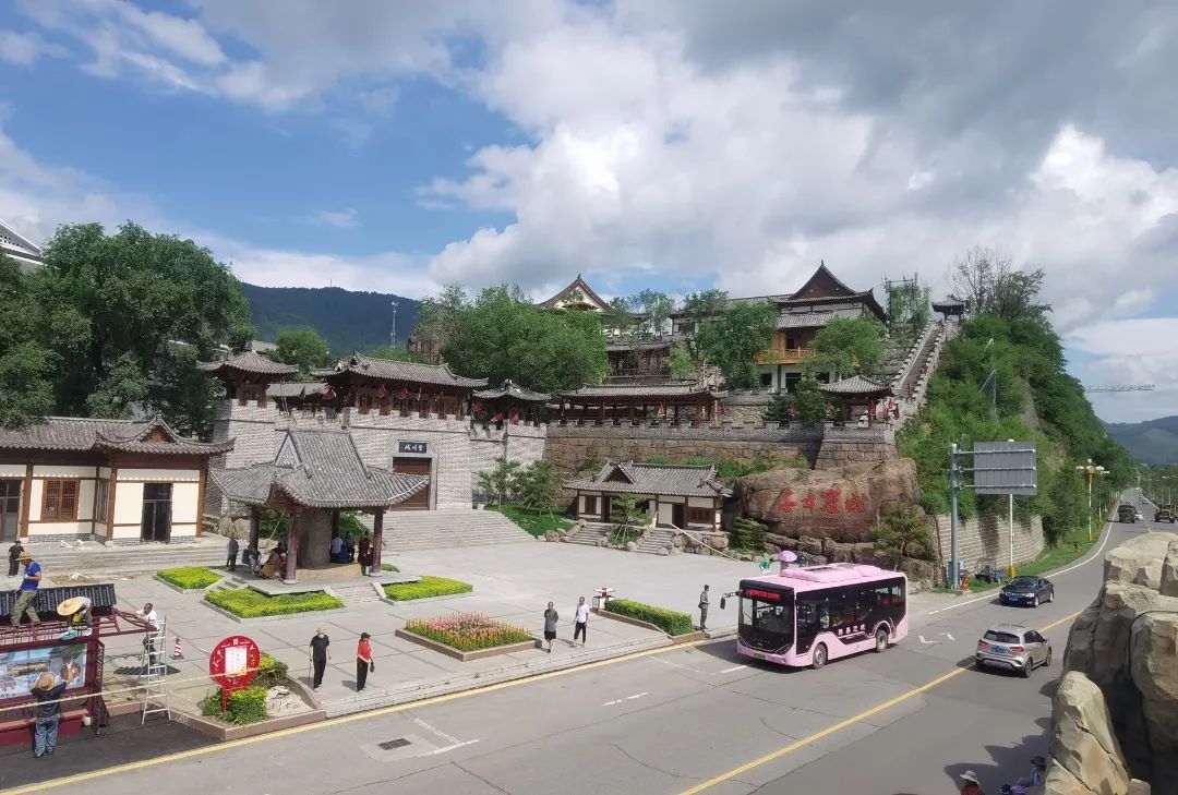 咔嚓!来看光影下的长白县城