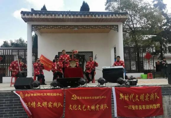 "十送乡亲"将舞龙,采茶戏,道情等文艺形式融合,进村入户送到群众家