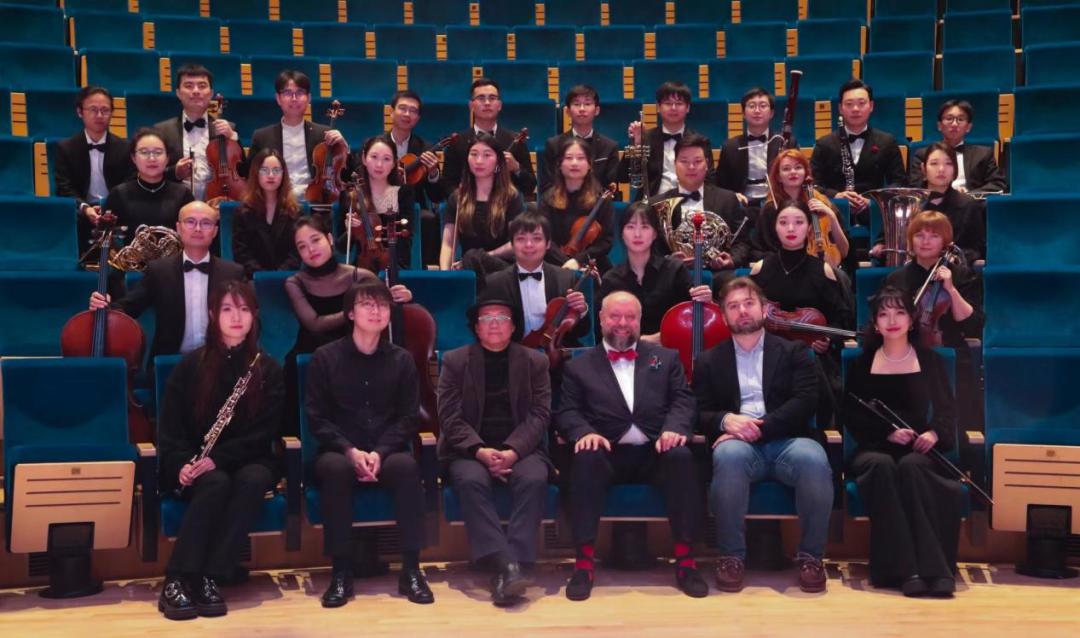 乐团介绍《瑶族舞曲》《夜来香》《金蛇狂舞》《旱天雷》玛依拉