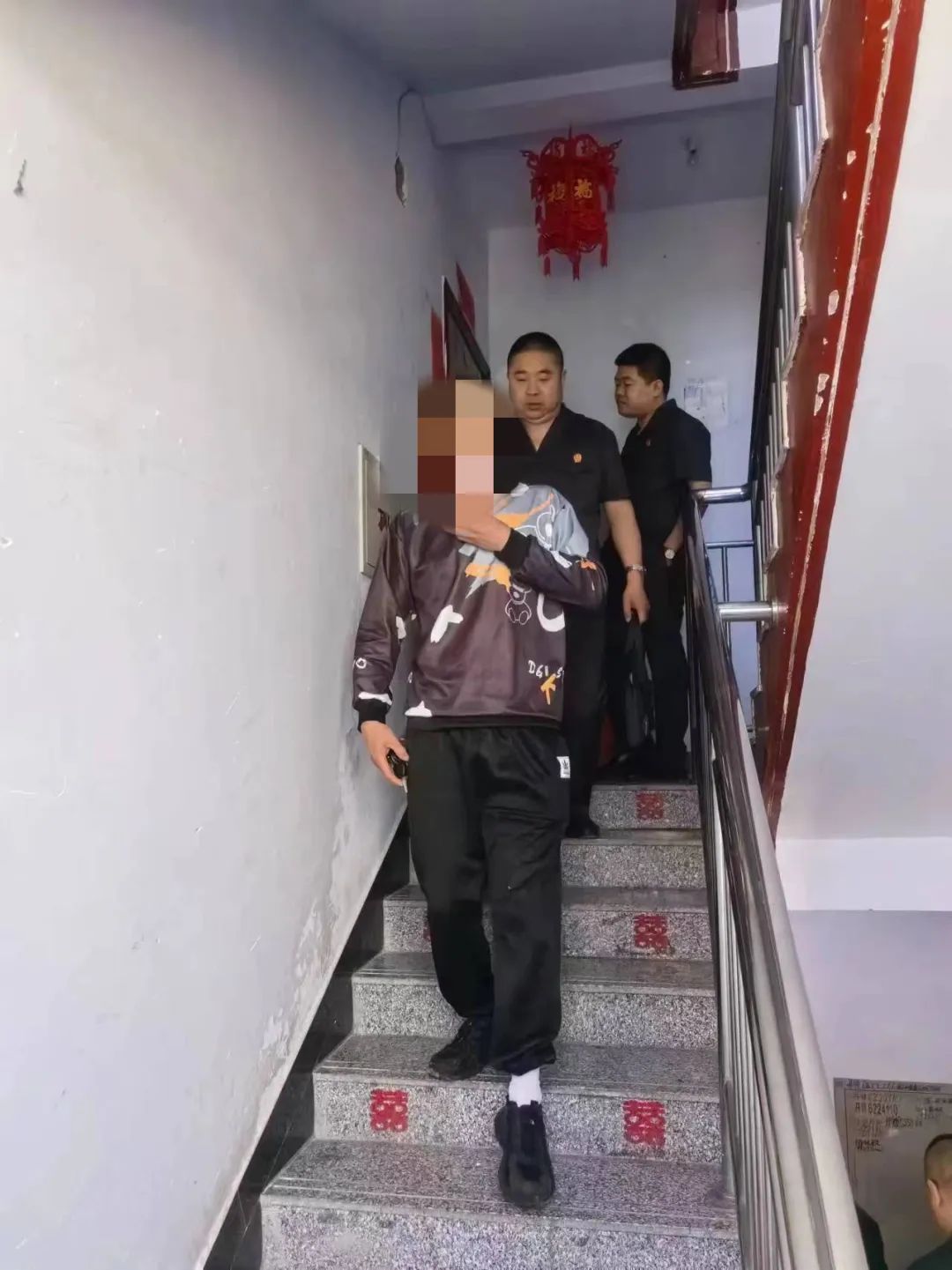 7点20分,全体执行干警集结完毕,在党组成员,副院长侯志强发表动员讲话