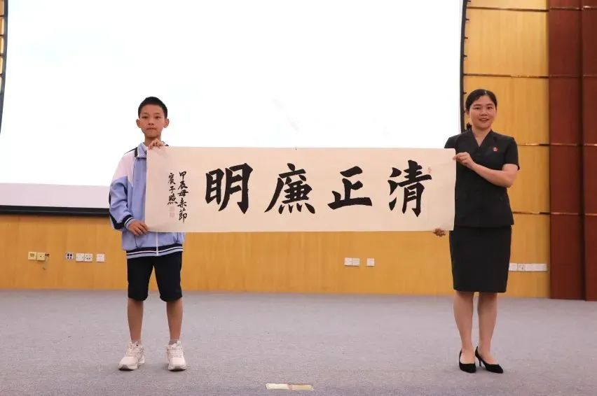 书香润万家  清风伴成长——灵山县举办2024年家风家教主题宣传月活动