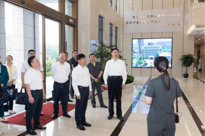 近日,株洲中院党组书记,院长陈坚带队到芦淞区法院调研指导工作.