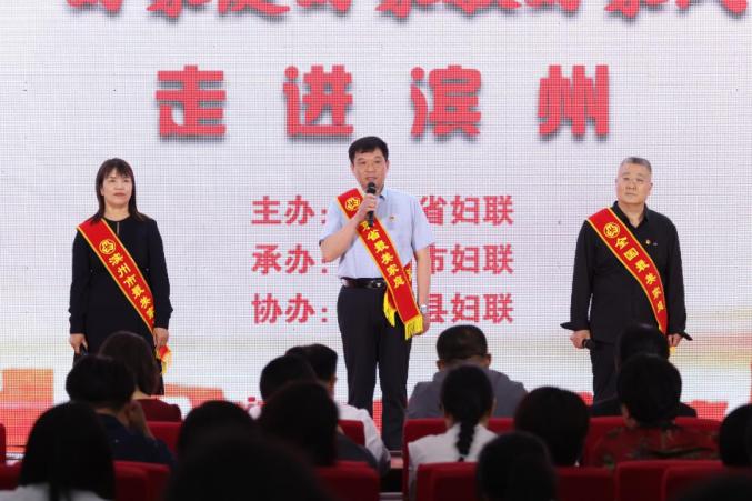 省级最美家庭代表刘富发,市级最美家庭代表李雪峰分别分享了自己的