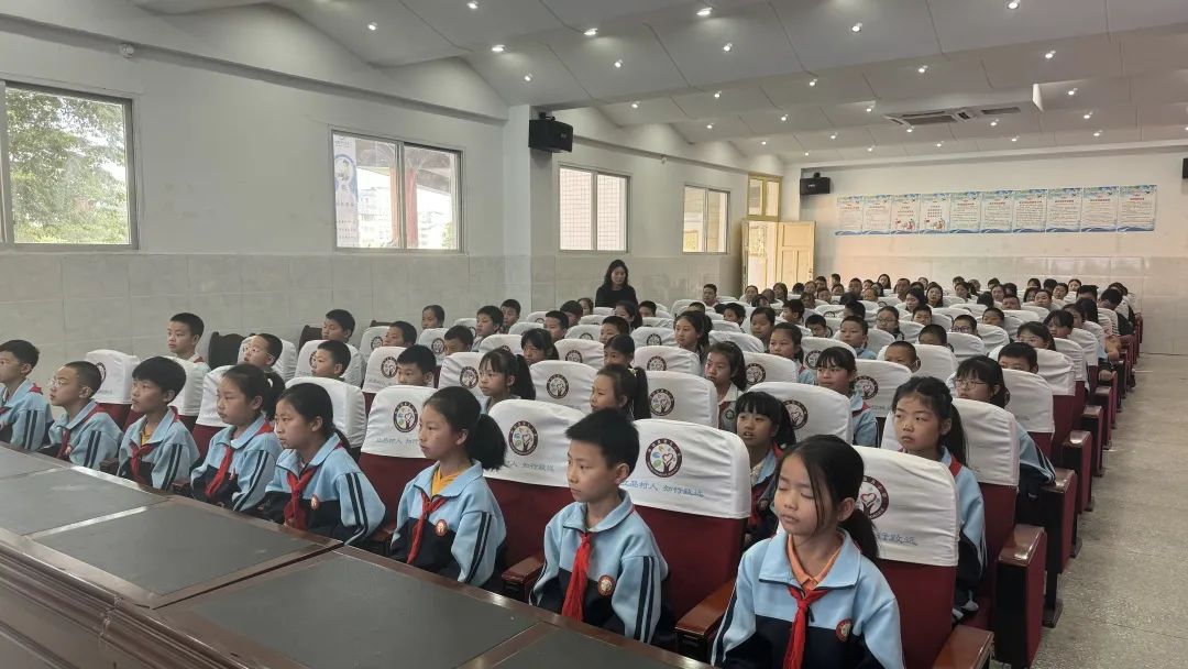 家教润心 成长同行 ‖ 南部县妇联开展家庭教育宣传周暨国际家庭日