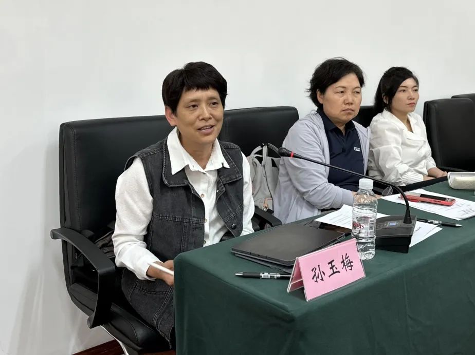 区政协委员,区教育局基建设备资产管理中心副主任孙玉梅建议,依托党群