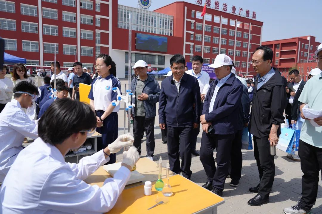 吕梁市职业教育活动周暨全民终身学习活动周启动仪式在山西徐特立高级