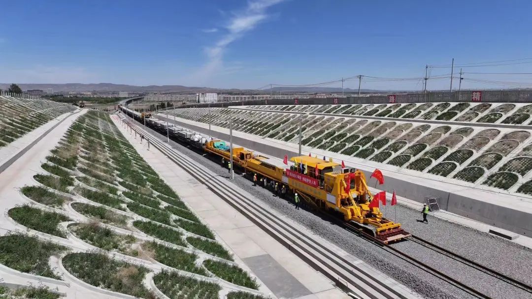 媒体聚焦!集大原高铁全线开始铺轨