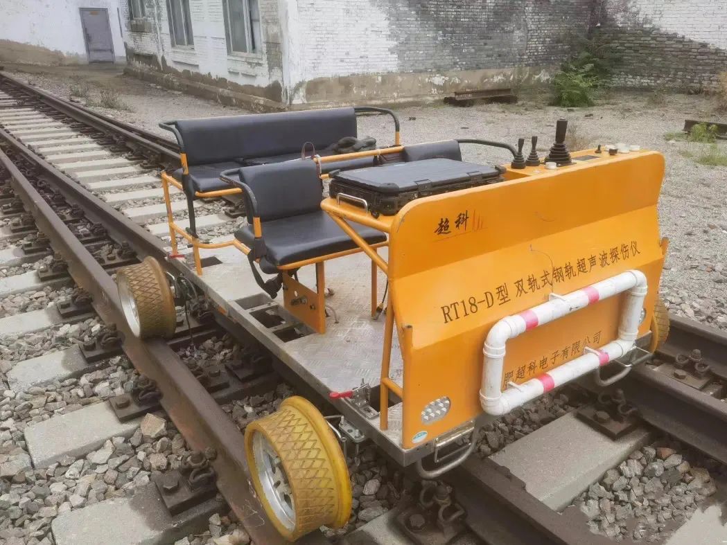 午夜时分,高铁桥隧工们佩戴安全帽,护目镜,系好安全带,站在作业平台上