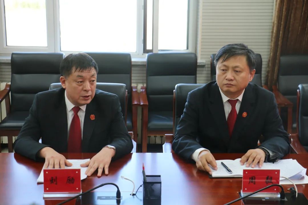 会上,刘励代表院党组对新任职干警表示祝贺,并语重心长地提出了四点