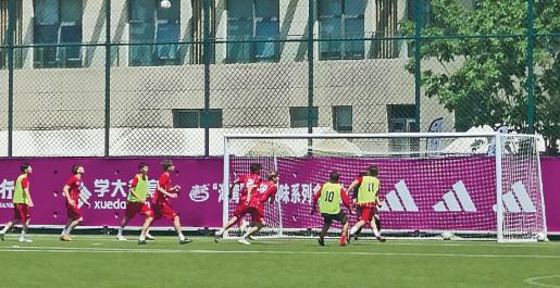 各支队伍抵连开练,足球盛宴明日启幕!