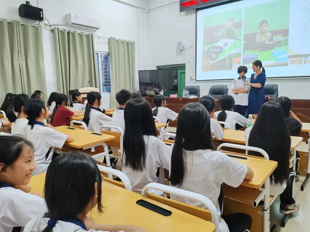 据悉,为推动社会主义核心价值观落地生根,助力构建"家庭,学校,政府