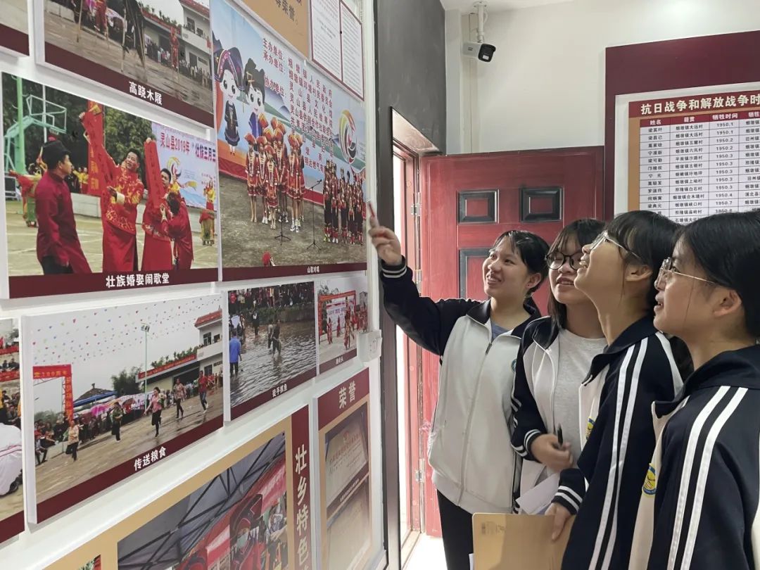 随后全体人员在老师的带领下唱响《烟墩之歌》,展现烟墩精神.