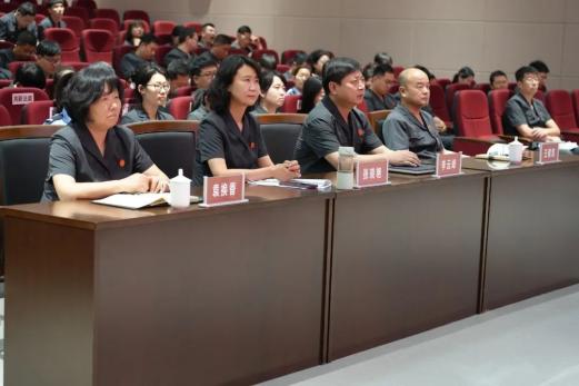 李国良雁塔法院刑事审判庭副庭长,一级法官,被评为"全国法院先进个人"