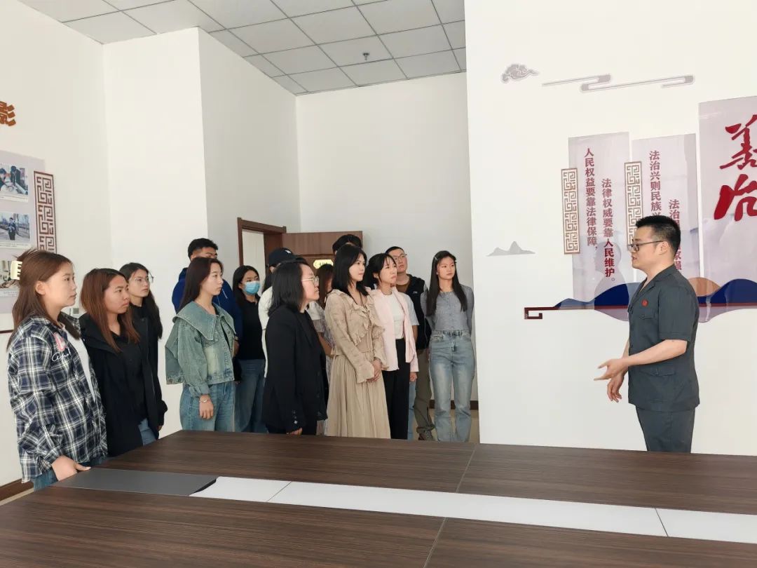 师生观摩通辽铁路运输法院涉6人"帮信"犯罪庭审