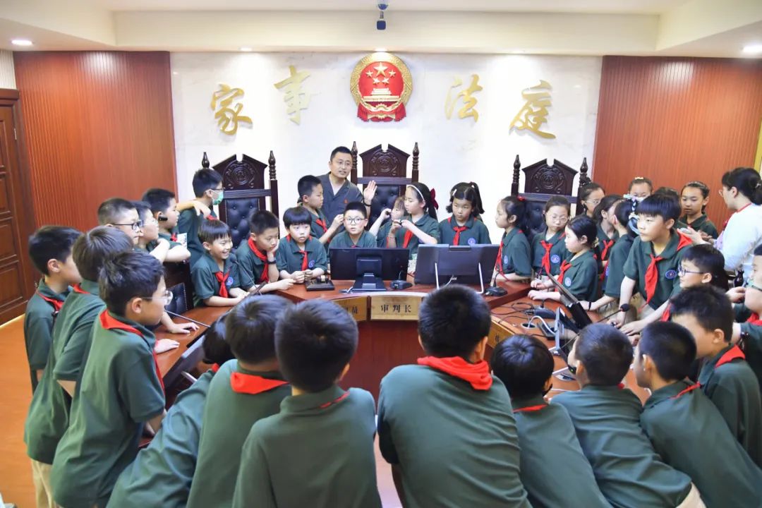 鼓楼区法院与徐州市鼓楼小学共同举办十岁成长礼法院开放日活动