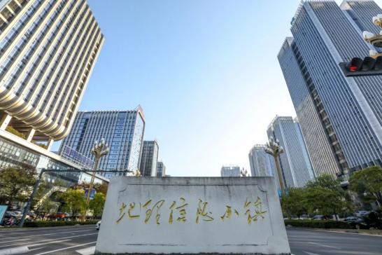 如今的城南片区,竖起60余幢产业大楼,集聚430余家地信相关企业,形成了