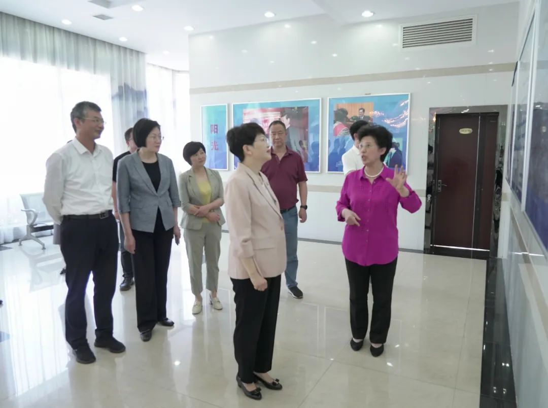 冯玲在江西调研时强调:创新方式载体 强化妇女思想政治引领