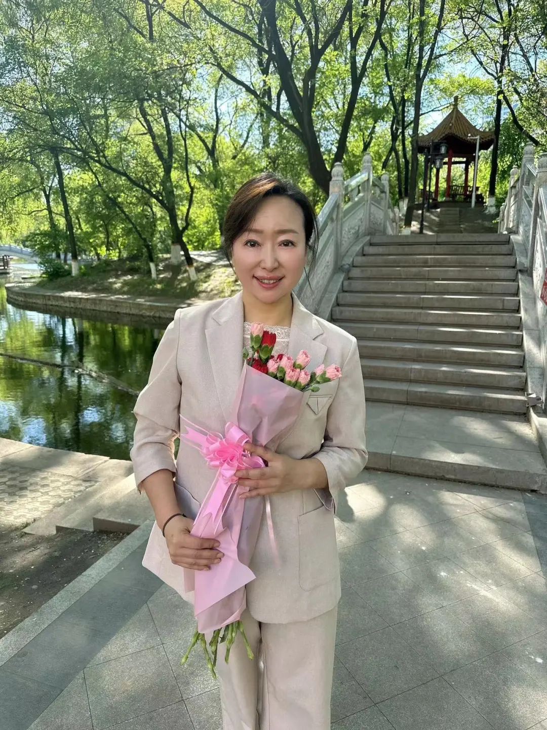 我给妈妈送束花 | 佳木斯妈妈们笑的真甜