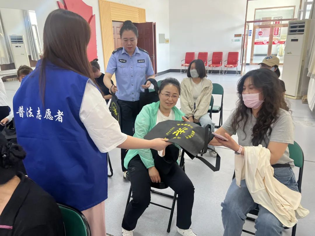 宏伟区司法局长征司法所开展"美好生活·民法典相伴"普法进社区活动