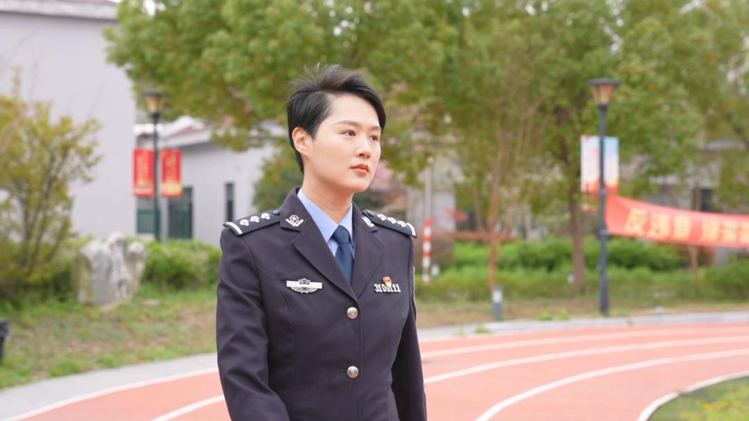 本色《平凡的背影》系列——上海市女子监狱人民警察她们共同的名字是