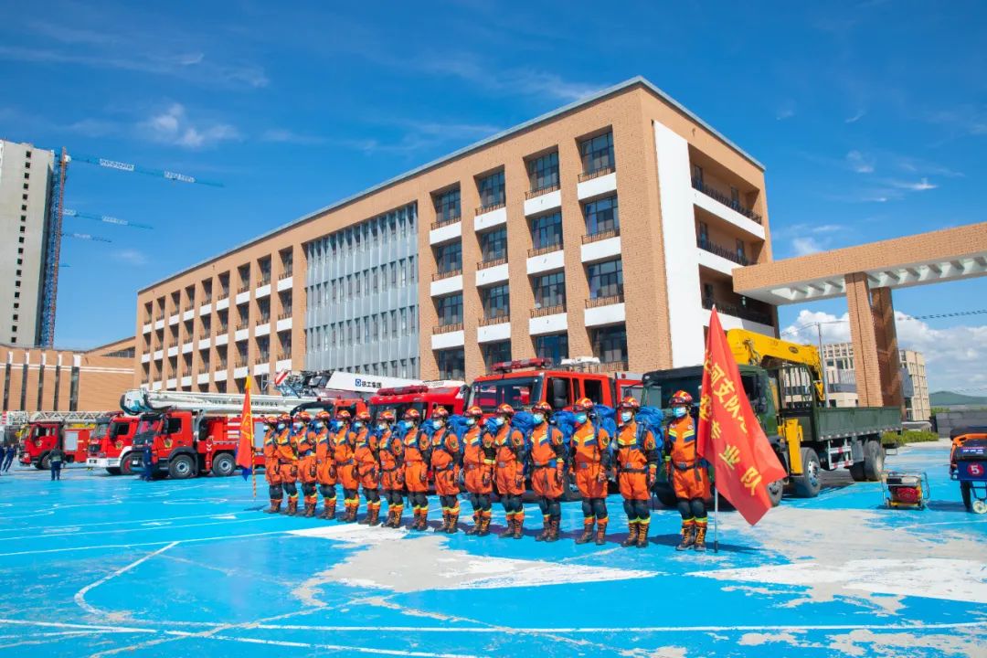 此次演练灾情设定为七台河市突发地震,受到地震影响,保中学校初中部