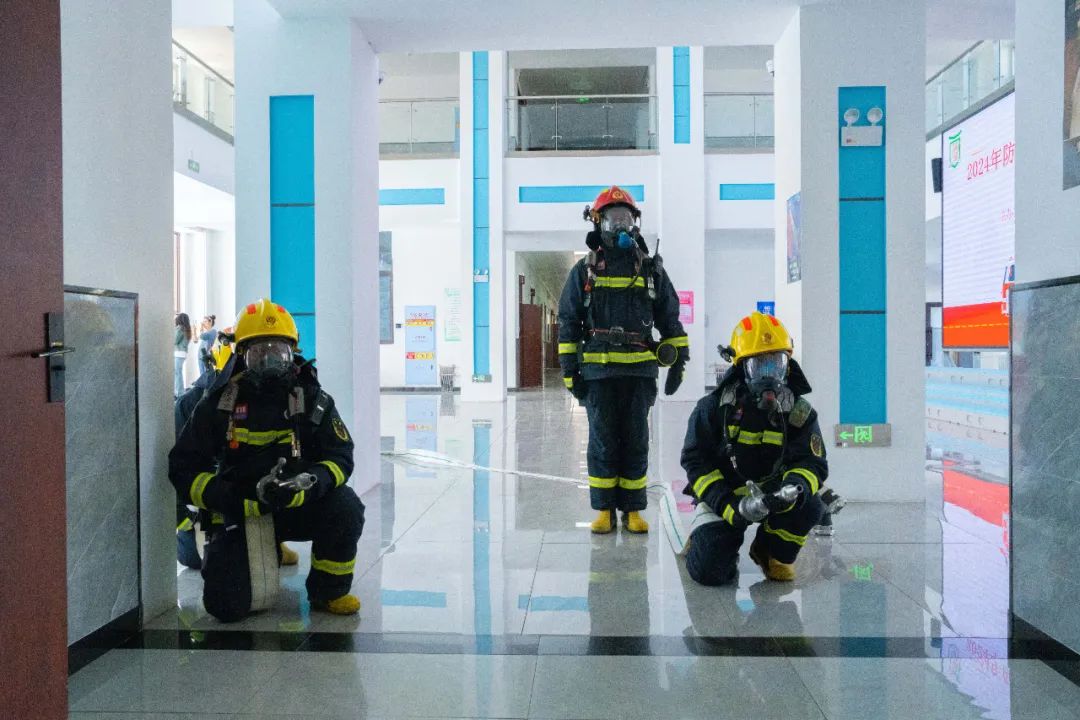 七台河市消防救援支队联合红十字会,保中学校开展应急救援疏散综合