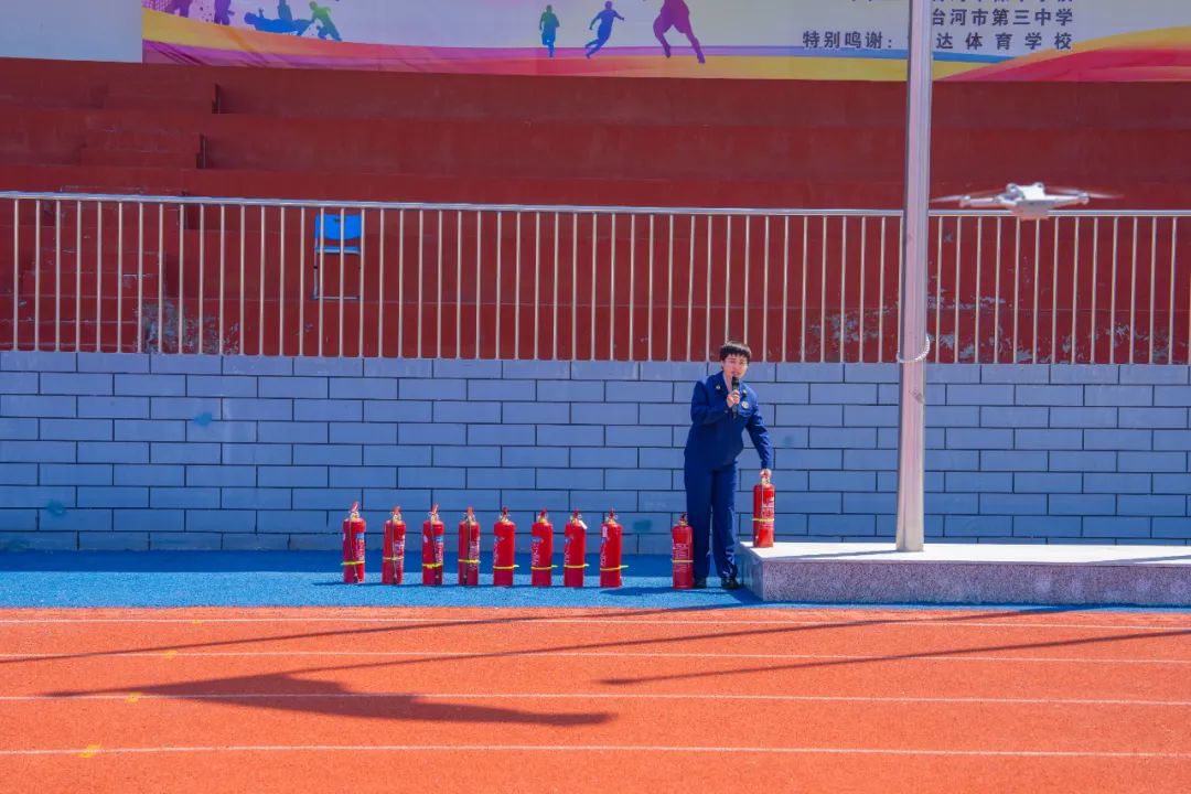 七台河市消防救援支队联合红十字会,保中学校开展应急救援疏散综合