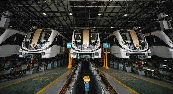 上海地铁15号线线路北起宝山区顾村公园站,途经普陀区,长宁区,徐汇区