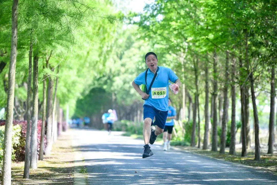朱倩倩表示这次的亲子活动感觉非常好:"10公里的长距离跑,让孩子从