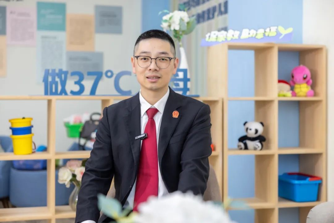 徐顺伏直播以影视剧《小欢喜》中演绎的亲子关系困境为切入点,围绕