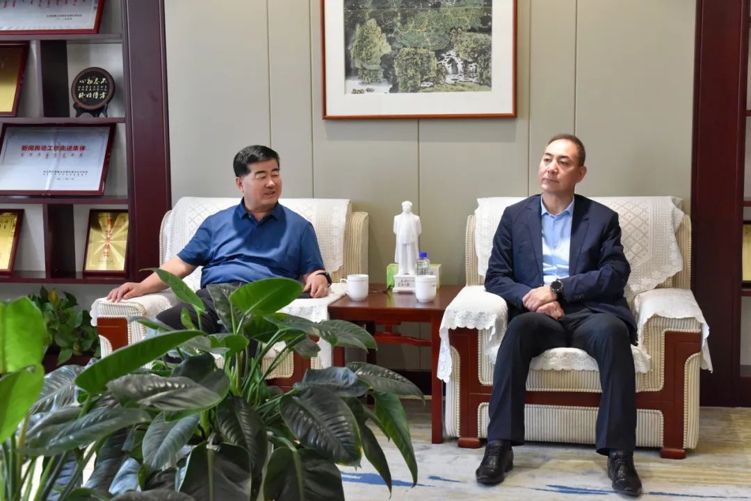 会商话金融 座谈启新局——张海龙院长与鄂尔多斯农商银行党委书记