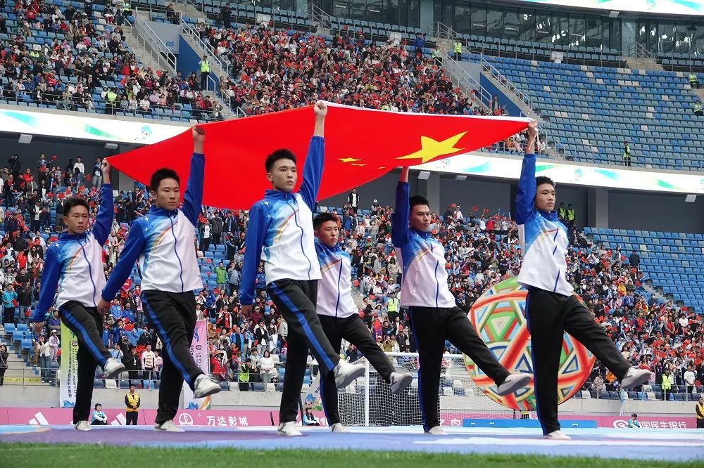 共赴足球盛会,燃动豪迈青春!