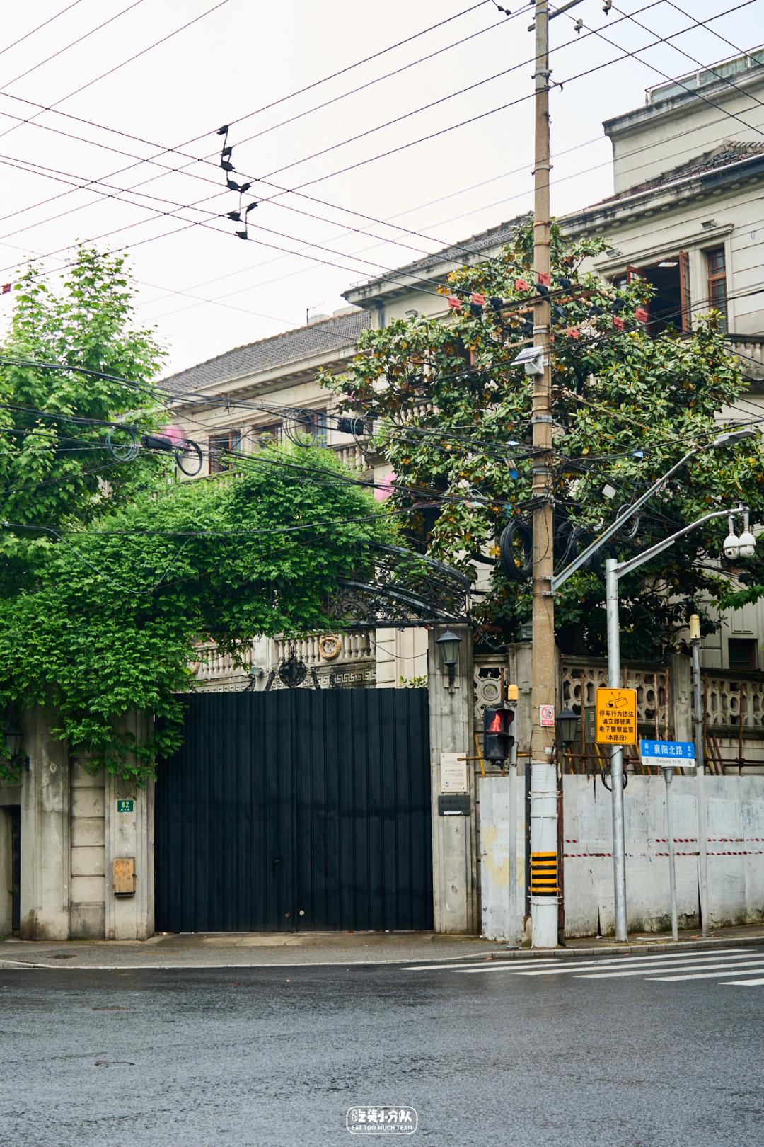 82号,由法国著名建筑师拉法尔设计的三层西式花园住宅.