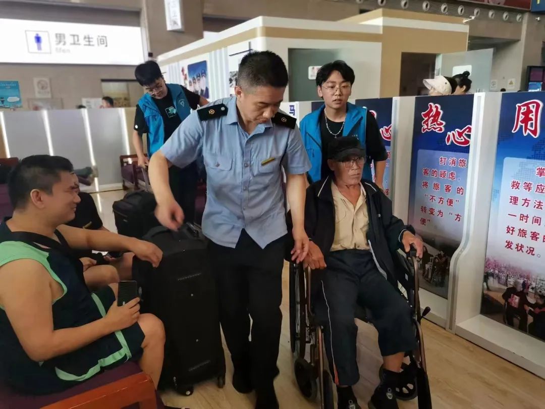 新时代·铁路榜样丨马成良:美丽驿站的温暖守护