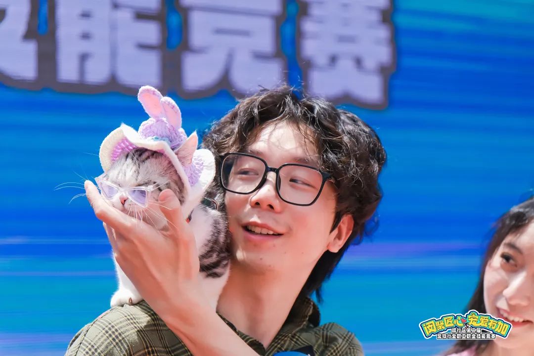 宠物服饰,美容,营养……这场别开生面的大赛上,高手云集