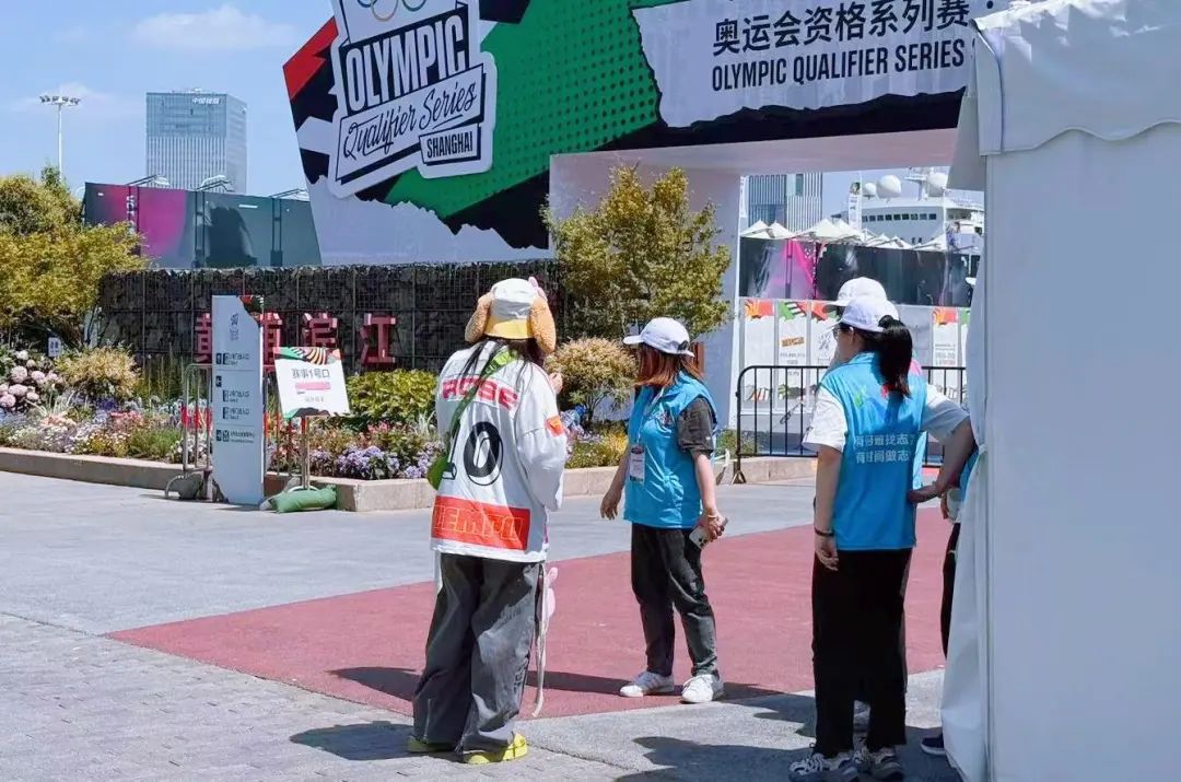 应急救助,暖心保障……这些志愿者闪耀奥运会资格系列赛_澎湃号·政务