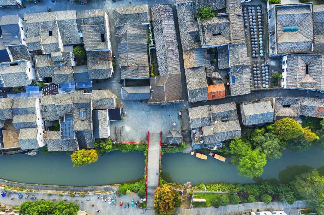 免费游览地下长河景区(不含游船,滑道);新兰溪人凭本人身份证和有效期