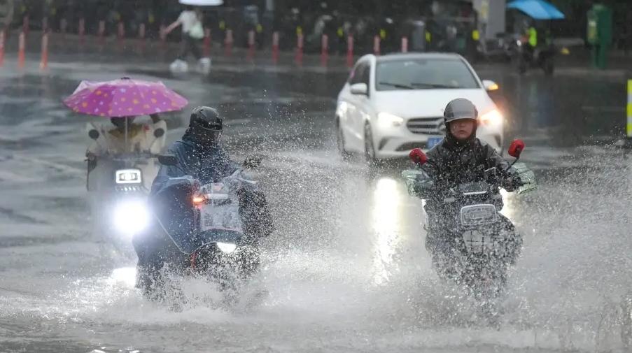 大雨转中雨图片