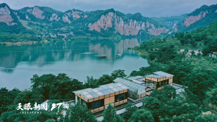 毕节乌江画廊旁的璞墟·化屋民宿.