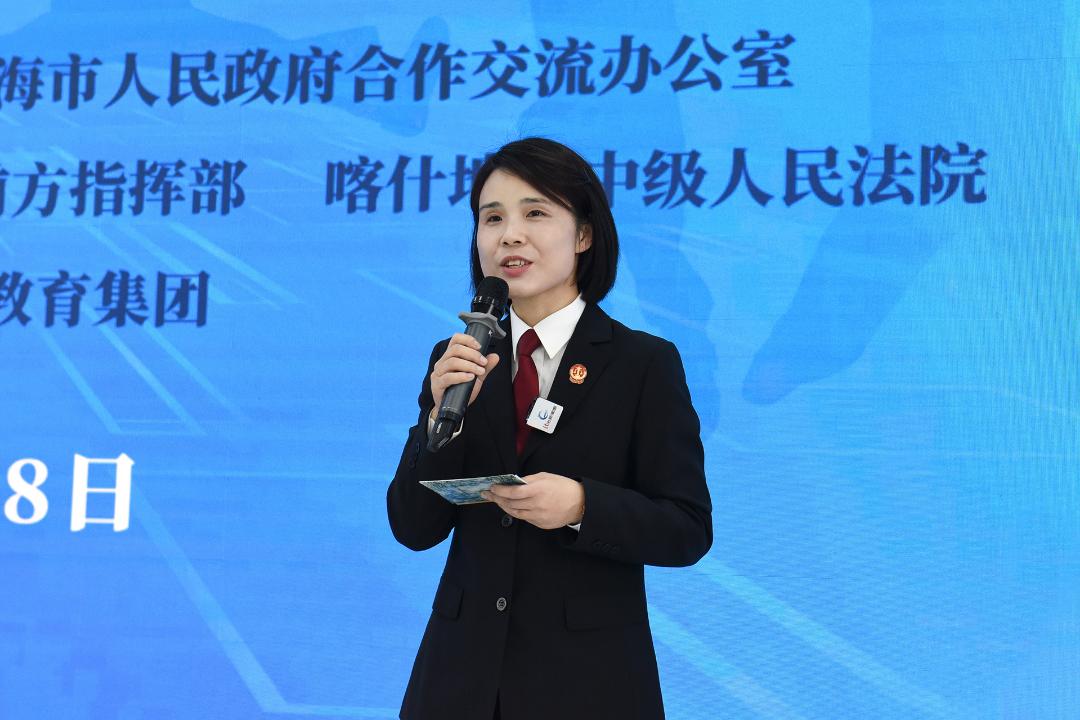 互动花絮▲陈诗对初赛赛况进行点评马喆喀什地委宣传部副部长陈诗上海