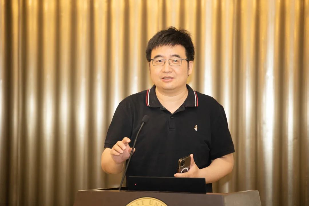 杨 滔清华大学副教授杨滔副教授汇报认为,几何空间生成来自多元主体与