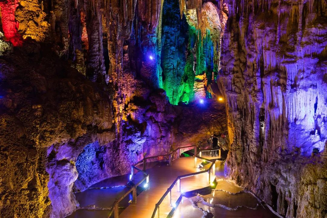 游乐项目享受5折优惠大学生凭身份证,学生证可享受光雾山旅游区观光车