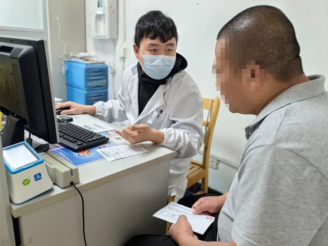 "江川社区卫生服务中心副主任胡小英告诉记者,要预约三级医院号源,要